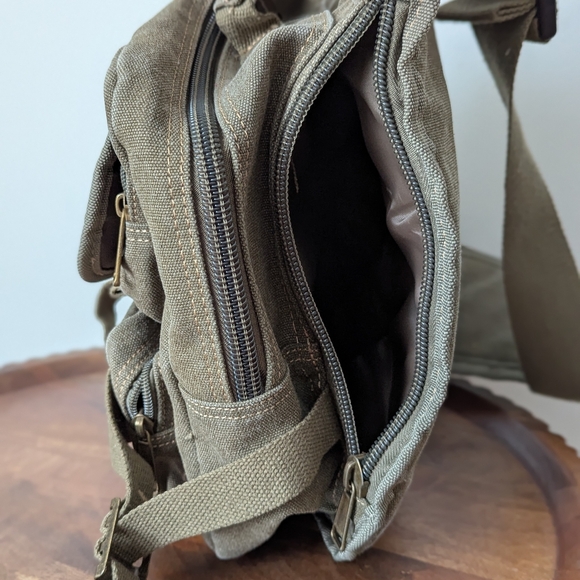 Rainforest Cafe Olive Color One Shoulder Tactical Bag - Picture 7 of 13